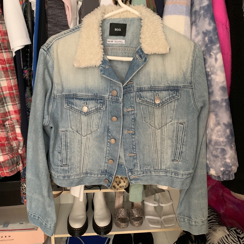 bdg denim jacket w/ sherpa collar